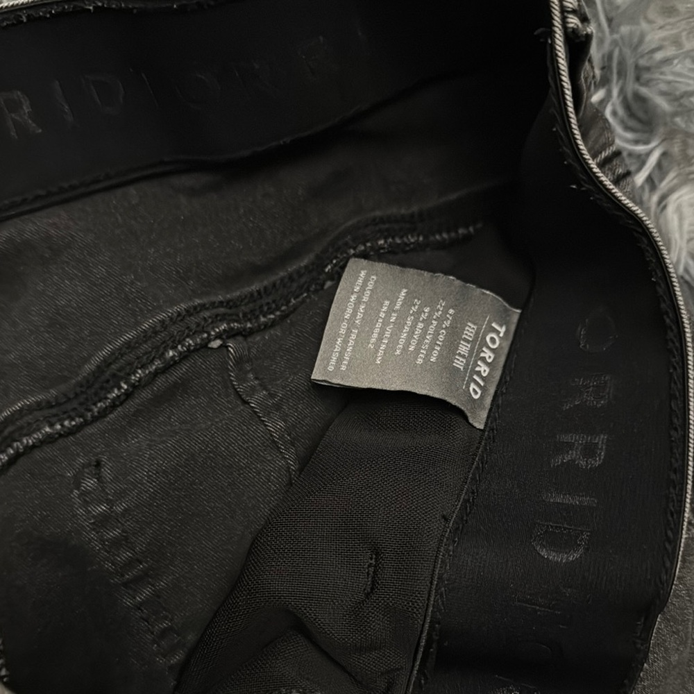 Torrid Gray Skinny Jeans with Distressed Look - Picture 3 of 7